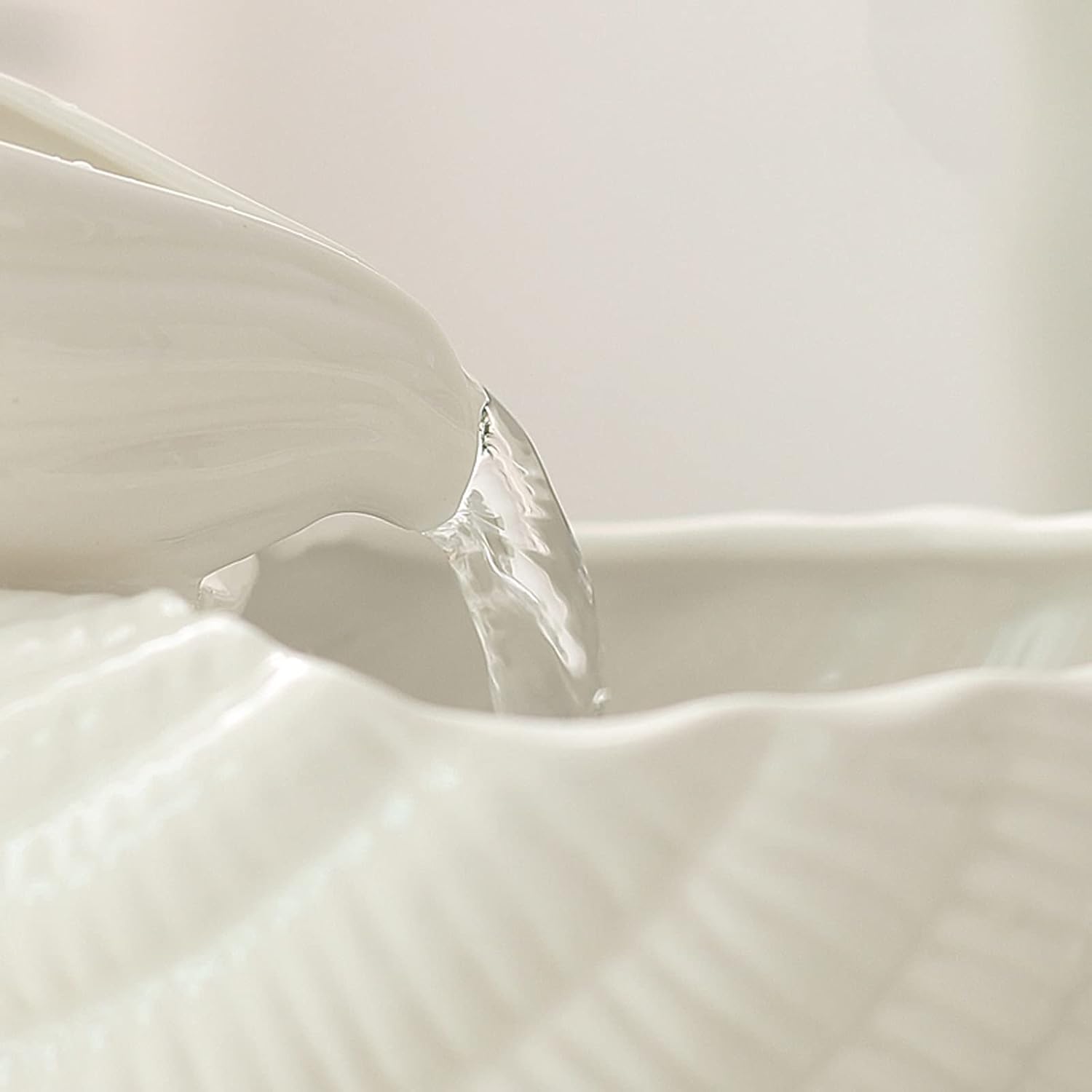 HEXEH Tabletop Fountain with Conch Design